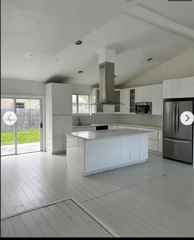 Building Photo - Southwest 93rd Avenue, Palmetto Bay, FL 33157 - 4 BR 2 BA single-family home