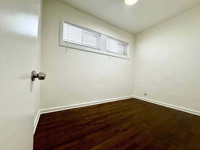 Building Photo - 1526 N Artesian Ave