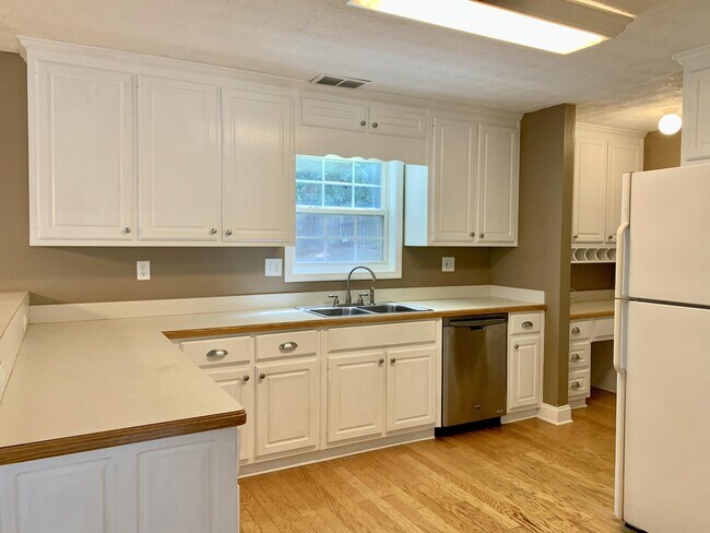 Building Photo - 4442 Keenly Valley Dr NE