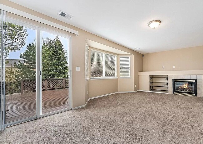 Building Photo - 5422 S Queen Way