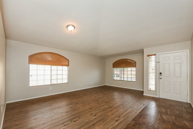 Building Photo - 4045 S Kirby Ct