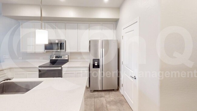Building Photo - 2664 S Peppertree Dr