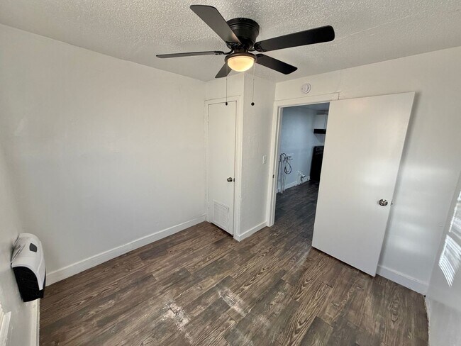 Building Photo - 2bed 1 bath Home Sweet Home