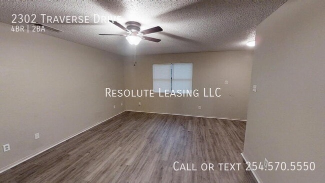 Building Photo - 2302 Traverse Dr