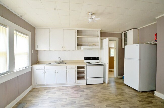 Building Photo - 402 Madison Ave SW
