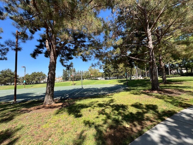 Building Photo - Tustin 3 bed 2.5 bath + office and bonus room