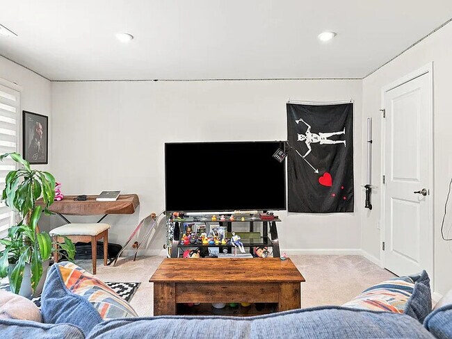 Building Photo - Lease OR Lease to Own