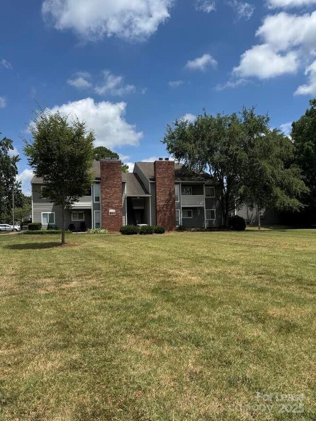 Building Photo - 3139 Heathstead Place