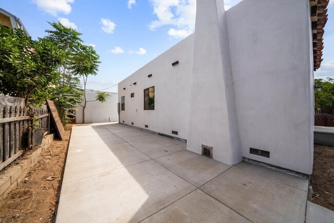 Building Photo - 2901 Webster Ave