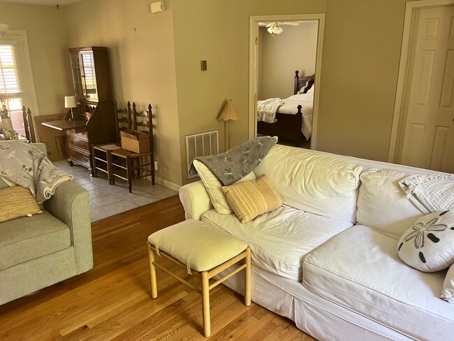 Building Photo - Cute 2 Bed/1.5Bath Home in the Heart of We...