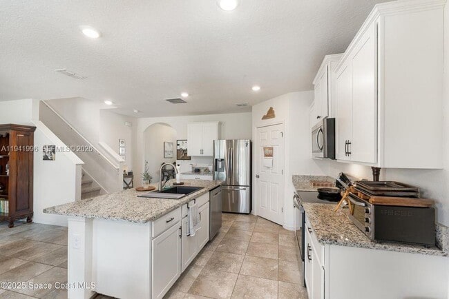 Building Photo - 904 Old Country Rd S E