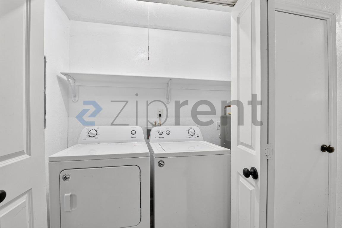 Building Photo - Unit