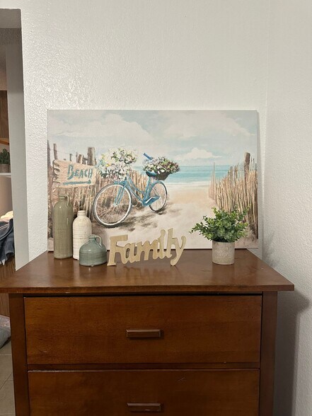 Building Photo - 2410 Rio Dr