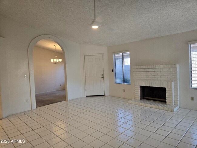 Building Photo - 3033 E Siesta Ln