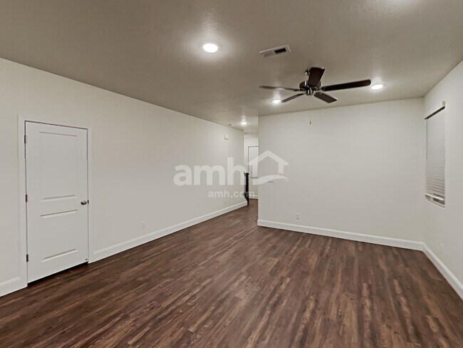 Building Photo - 2683 3340 South St