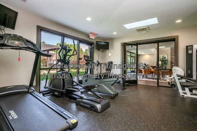 Building Photo - 9401 Doral Ct