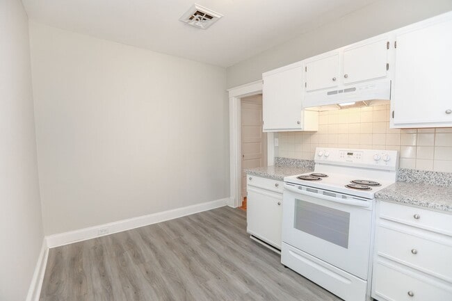Building Photo - Spacious apartment for rent in Portsmouth ...
