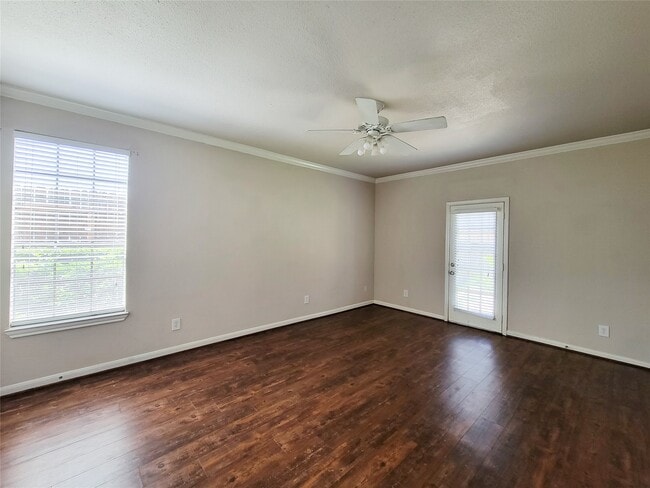 Building Photo - 2255 Braeswood Park Dr