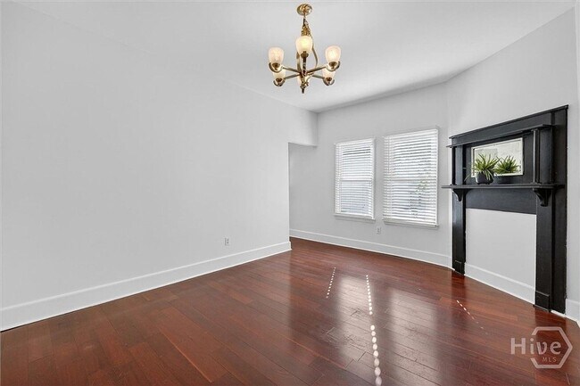 Building Photo - 506 E 31st St