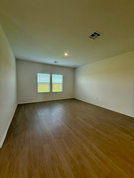 Building Photo - 306 Camargue Dr