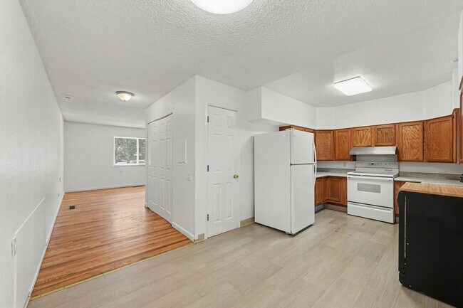 Building Photo - 598 S Eaton St