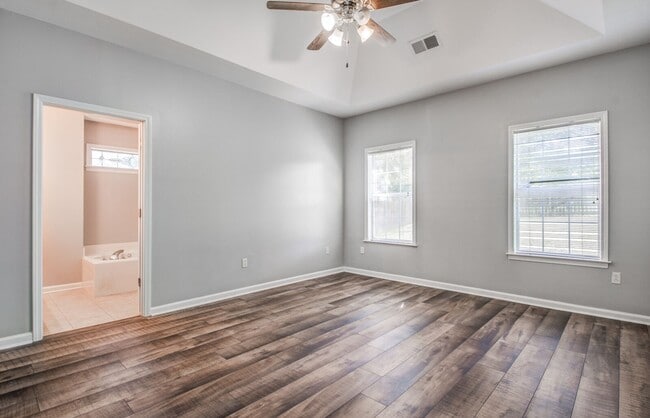 Building Photo - 9461 Hickory Dr