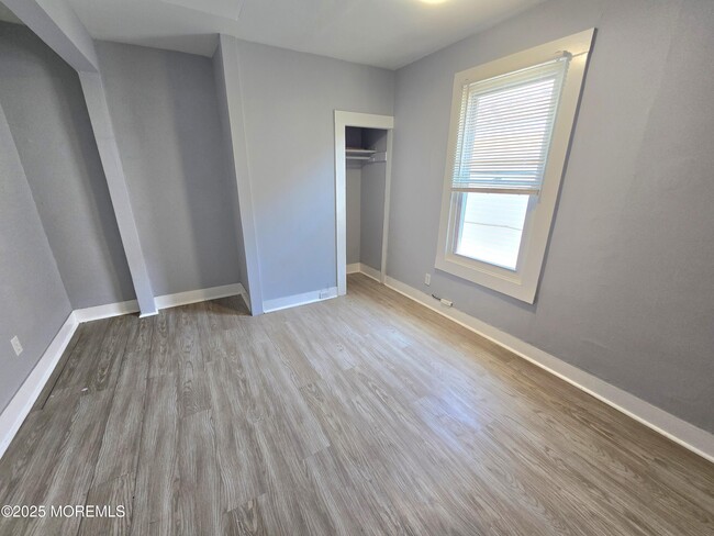 Building Photo - 513 Sewall Ave