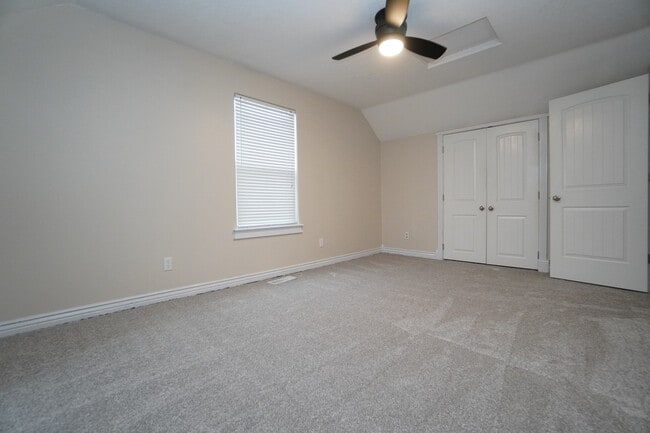 Building Photo - 11565 W Zachery Ave