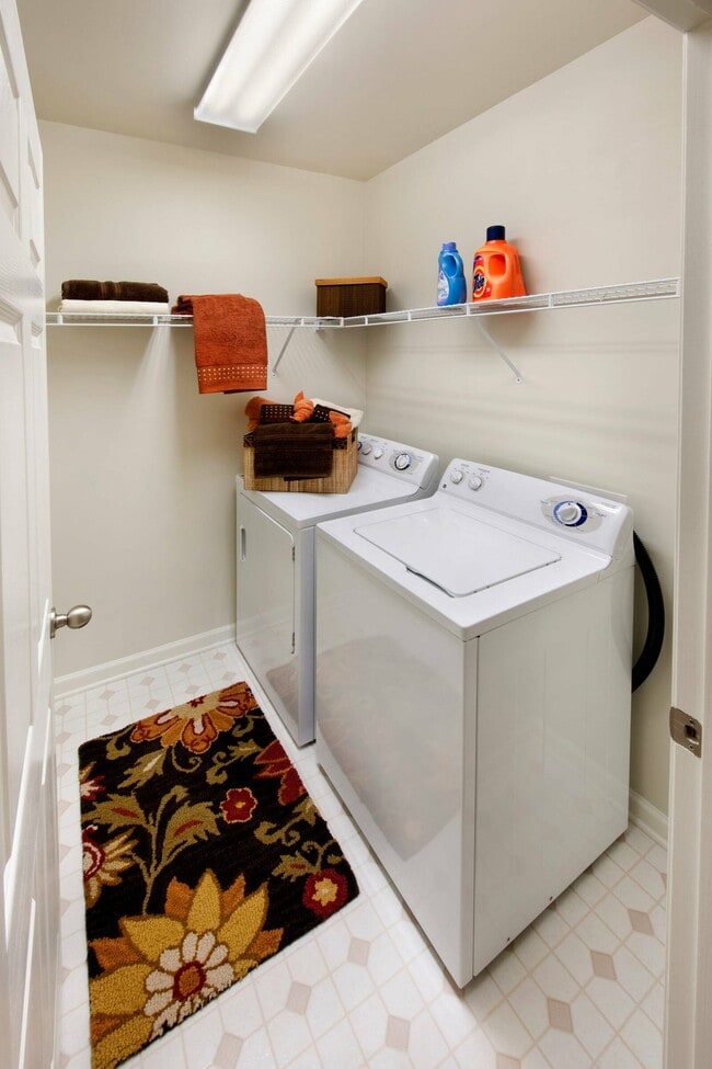 Building Photo - 3443 Kingsboro Rd NE