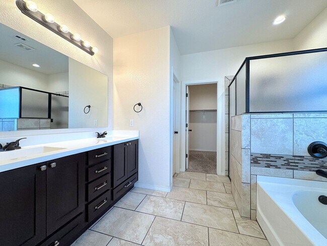 Building Photo - East El Paso 3 bed Refrig A/C