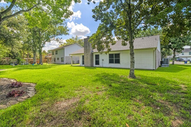Building Photo - 210 Pecan Valley Ct