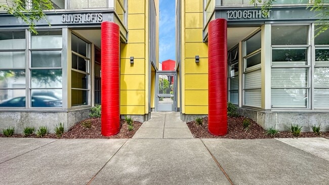 Building Photo - Authentic Loft Living in an Emeryville Landmark
