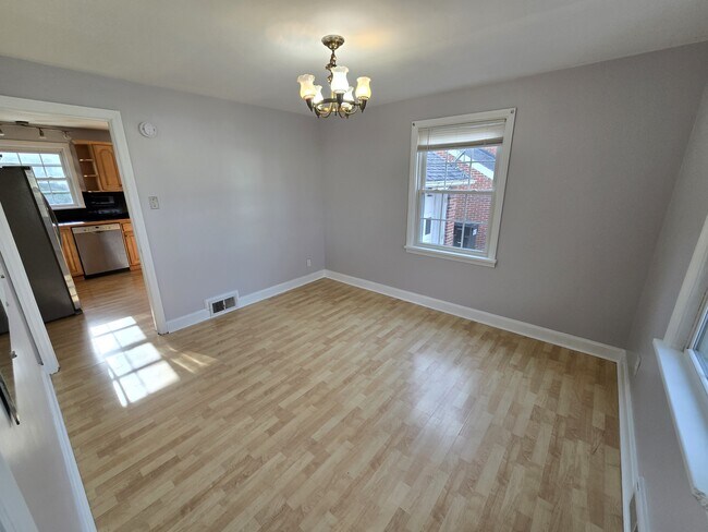 Building Photo - 532 Orwood Pl