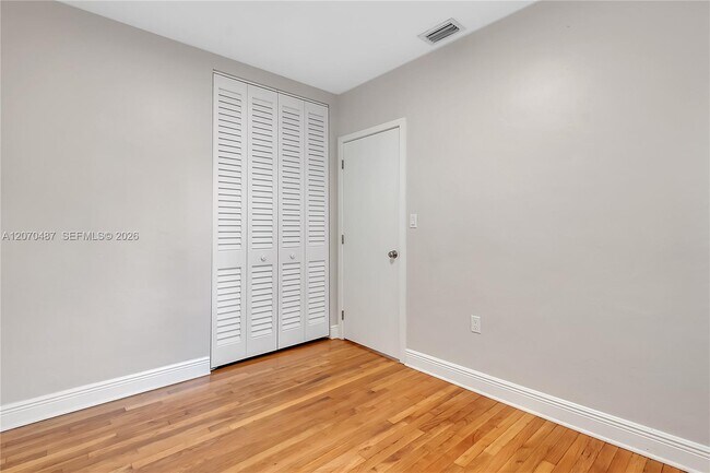 Building Photo - 3783 SW 27th St