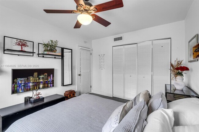 Building Photo - 820 Salzedo St