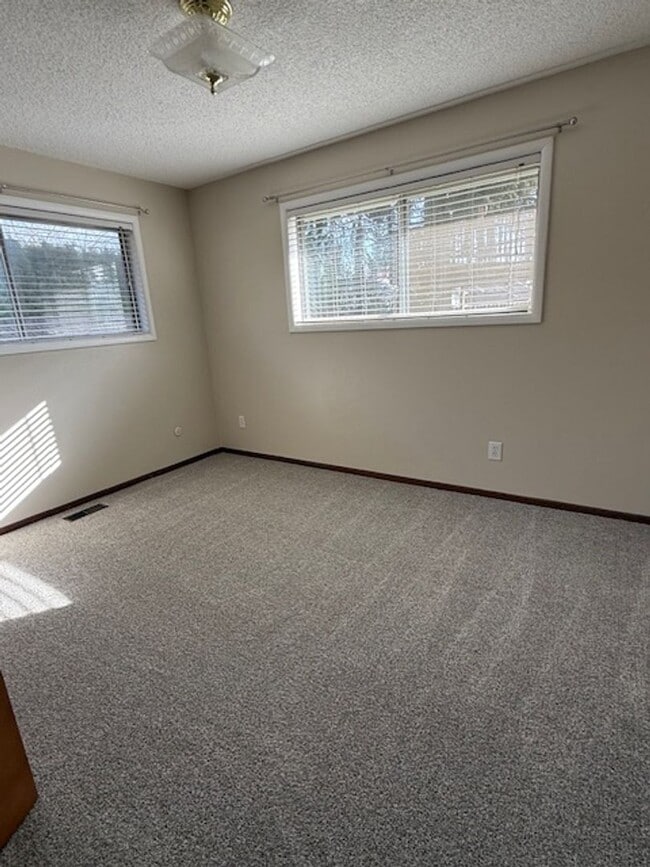 Building Photo - Amazing Freshly Updated Four Bedroom Two Bath Home In Amazing Lebanon Location!