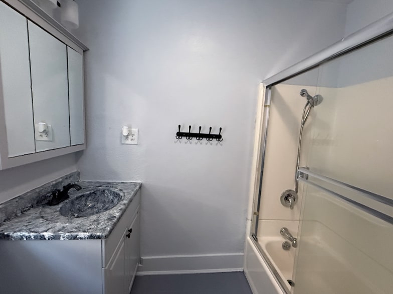 Building Photo - 4630 Melrose Ave