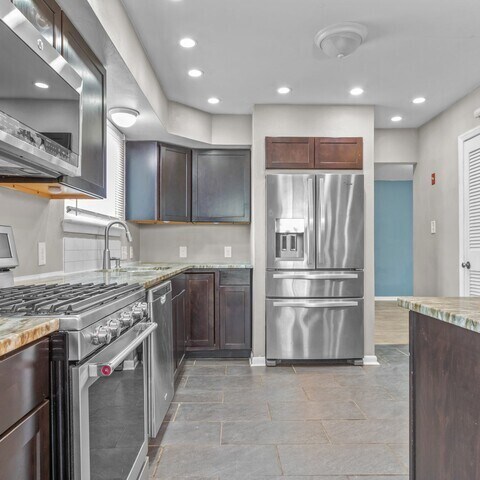 Building Photo - 3220 Deer Park Dr