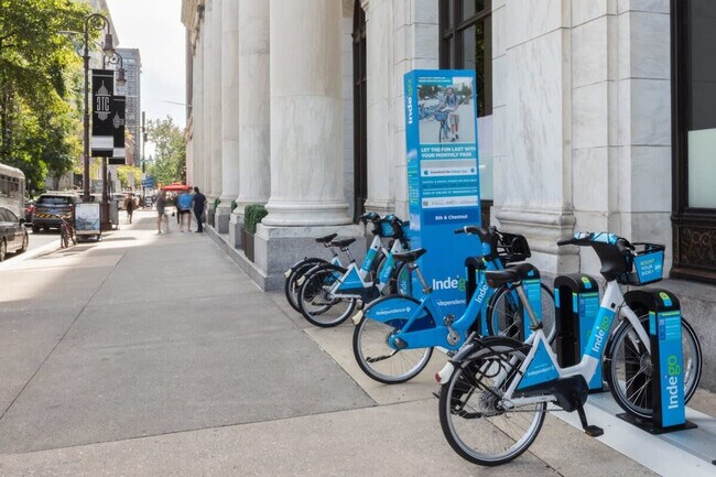 Building Photo - 150S S Independence Mall W