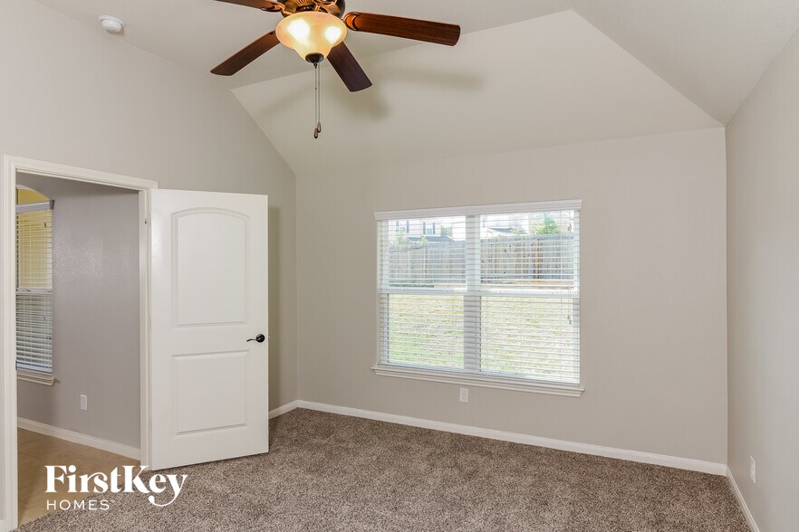 Building Photo - 12708 Shoreline Dr