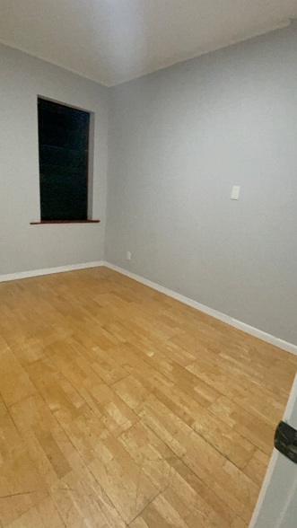 Building Photo - 165-165 Hoyt St