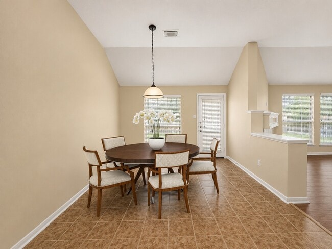 Building Photo - 9010 Carriage Point Dr