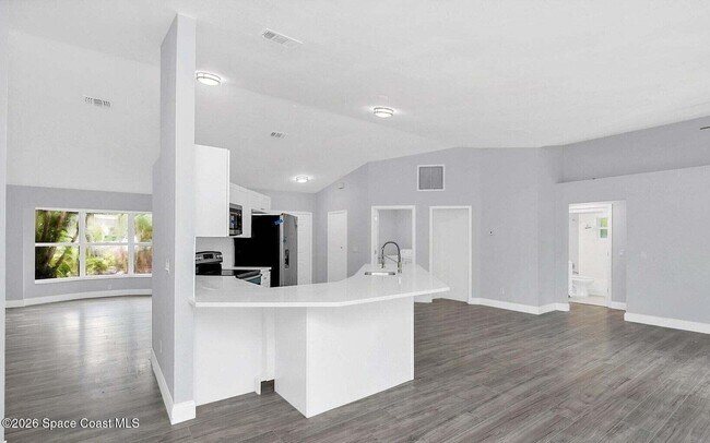 Building Photo - 614 Elmont St NW