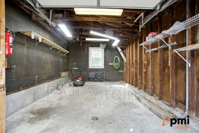 Building Photo - 121 Hanover Ave
