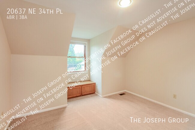 Building Photo - 20637 NE 34th Pl