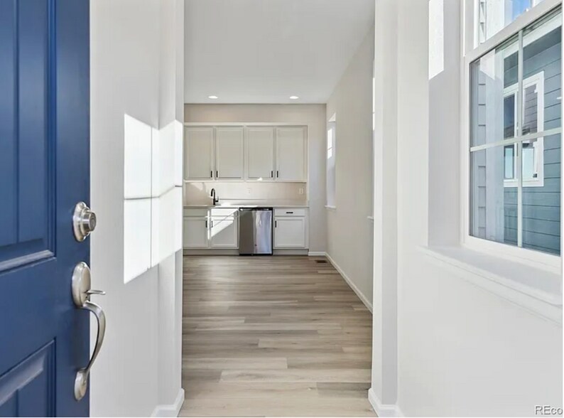 Private entrance - 8916 Snake River St