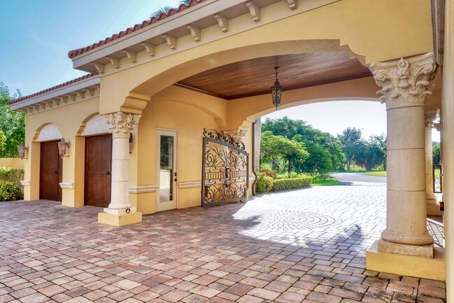 Building Photo - 1363 Oceanview Dr