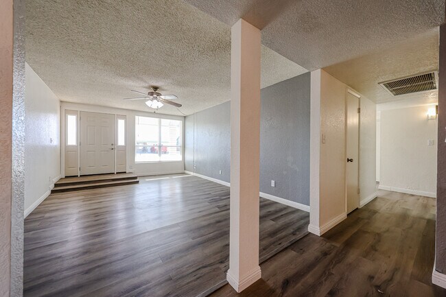 Building Photo - 408 W Oraibi Dr