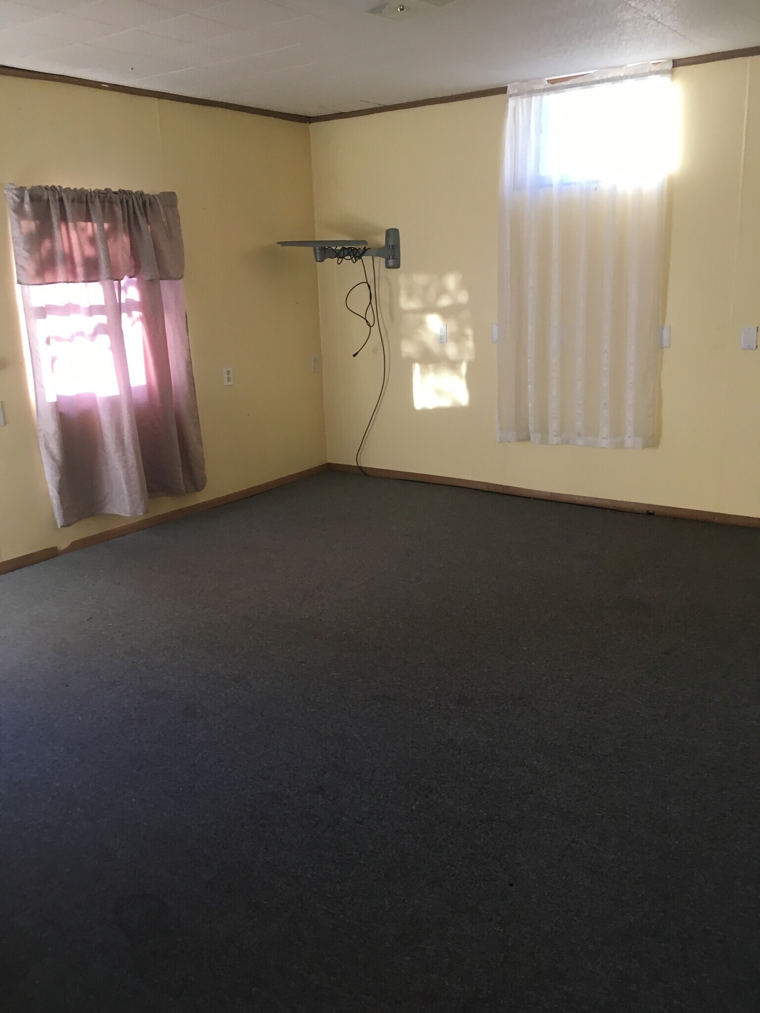 Bonus Room Basement - 463 Lawnview Cir