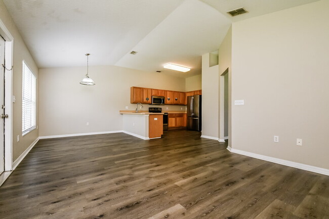 Building Photo - 1195 Lake Pl Ct